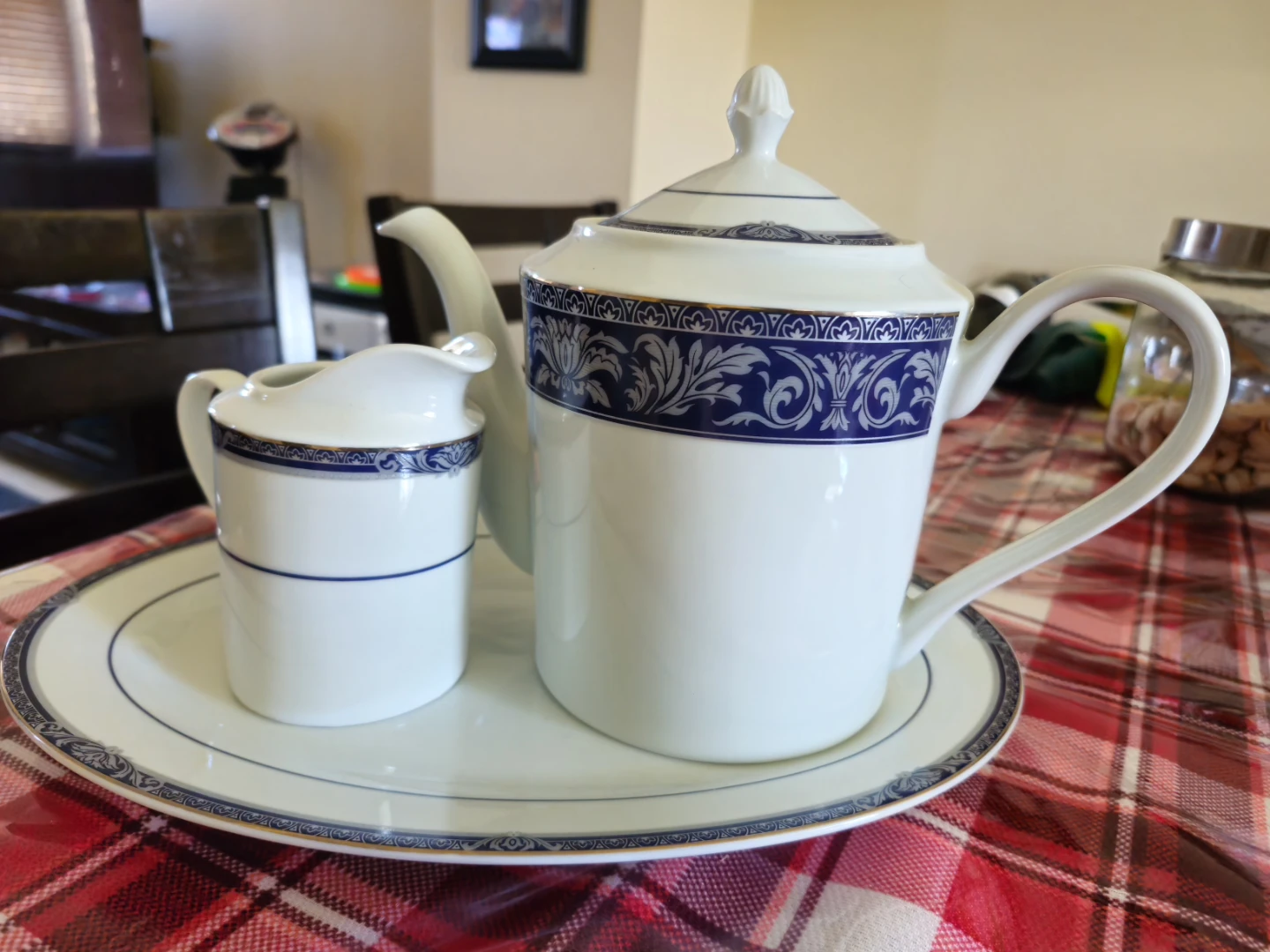 White Porcelain Teapot and Creamer Set - photo 2