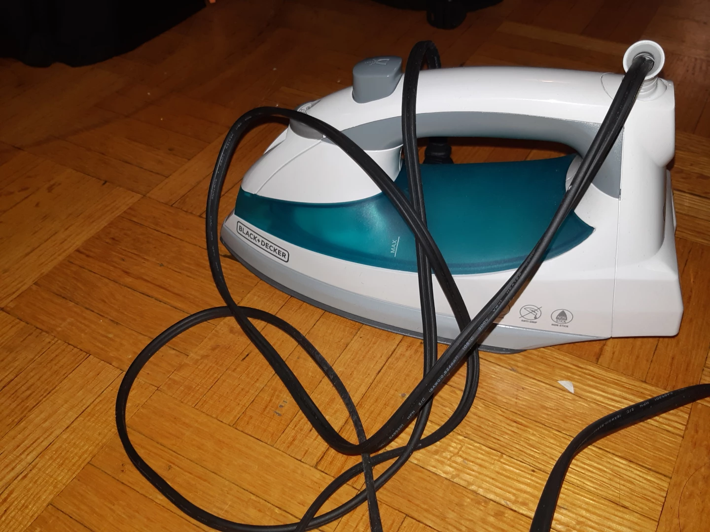 Black+Decker Steam Iron - photo 2
