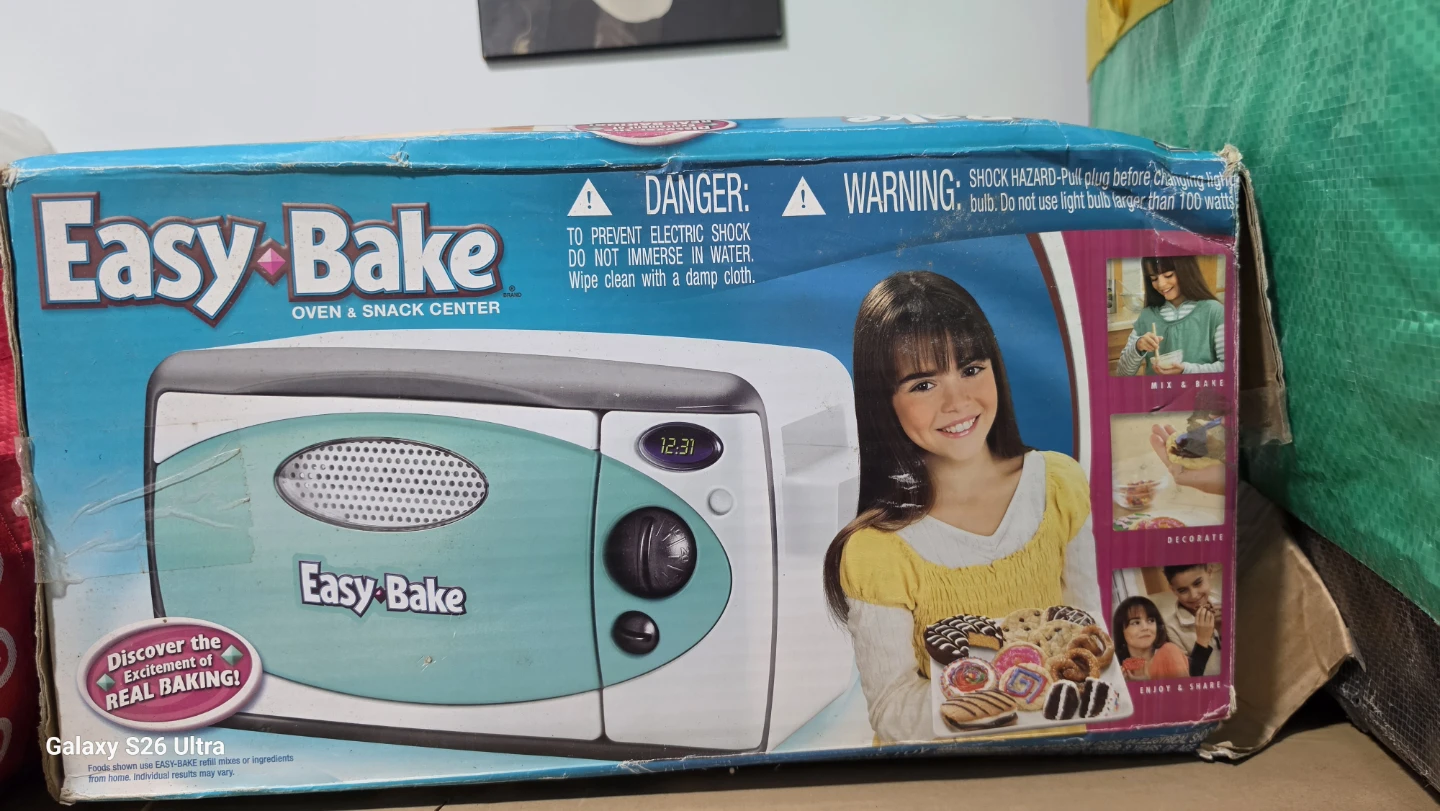 Easy-Bake Oven & Snack Center Toy
