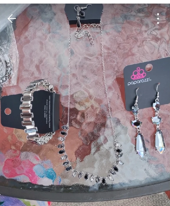 Paparazzi Jewelry Set - Necklace & Earrings