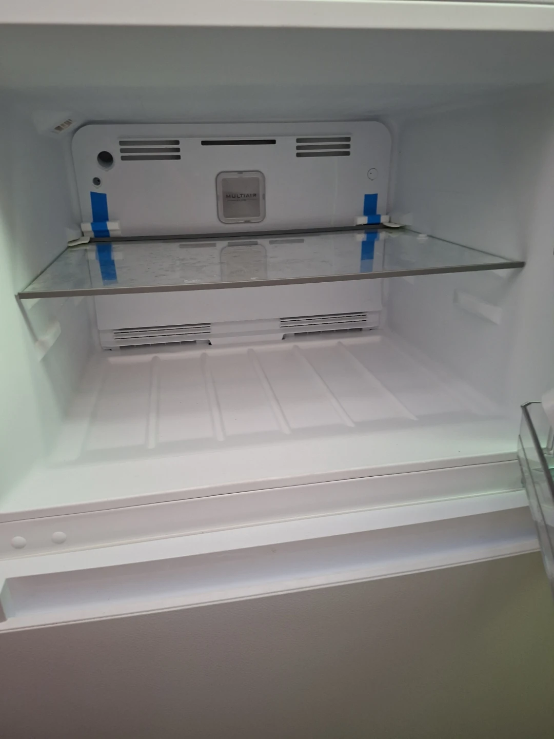 FREE DELIVERY!! Midea MRT14B3AWW condo size fridge like new $350 - photo 3