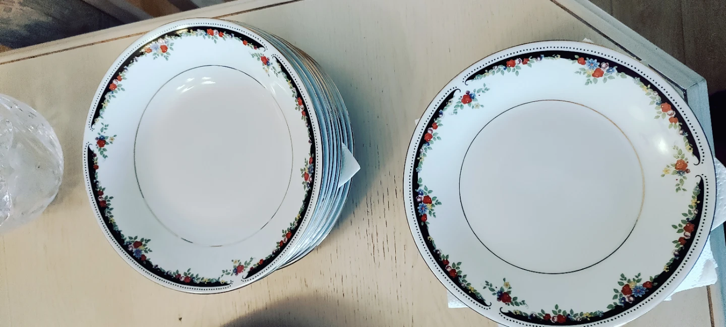 White Porcelain Tea Set with Floral Design - photo 2