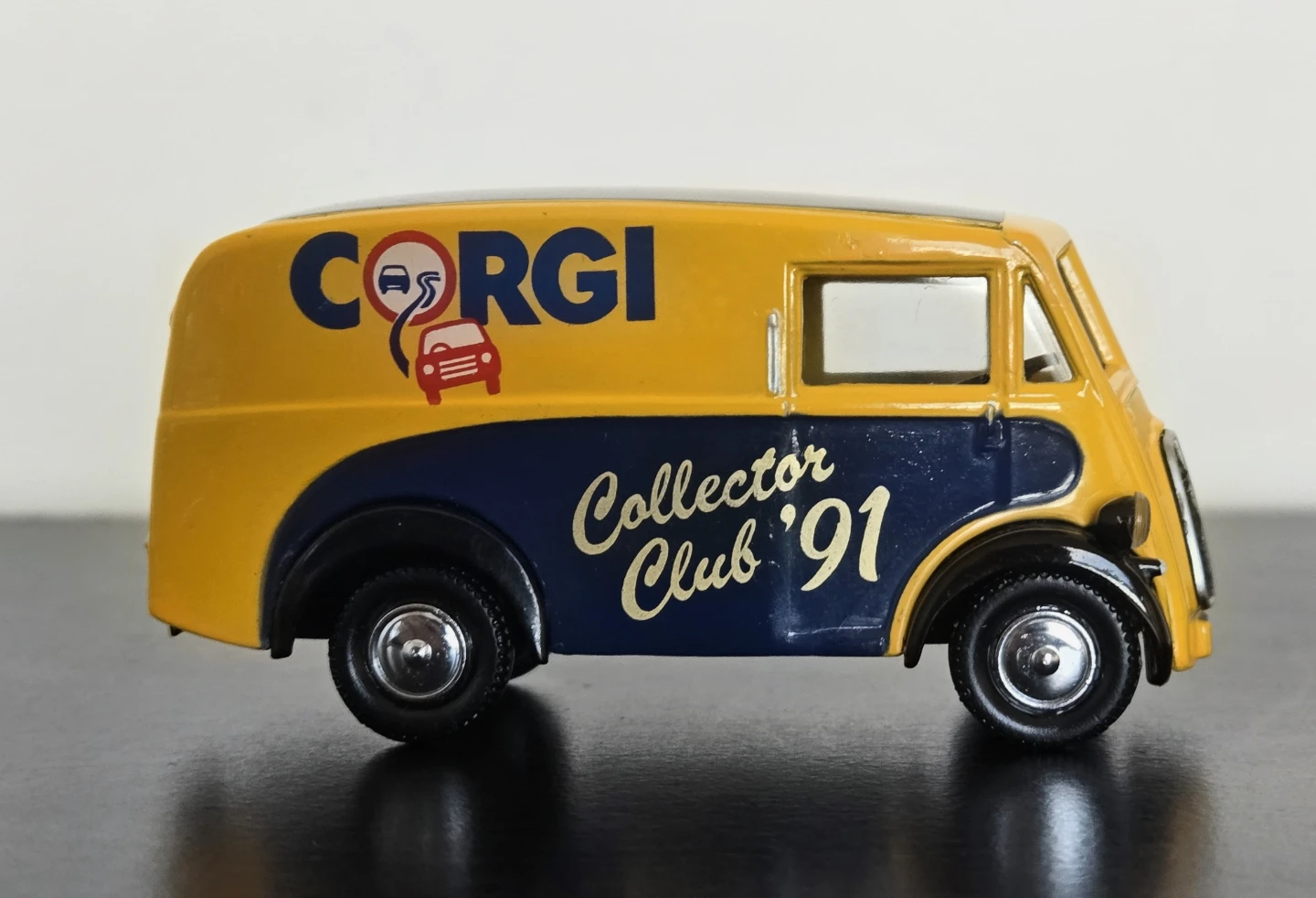Corgi D983 Morris J Van 91Diecast 1:43 Scale NIB - photo 5