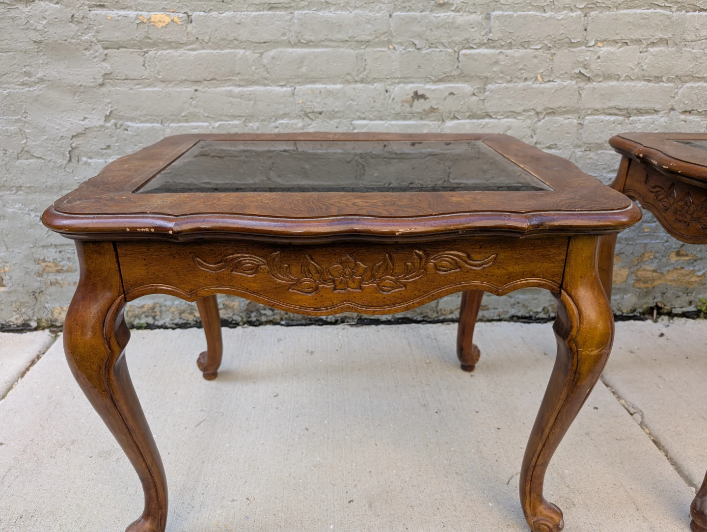 2 VTG Side Tables with Floral Design - photo 2