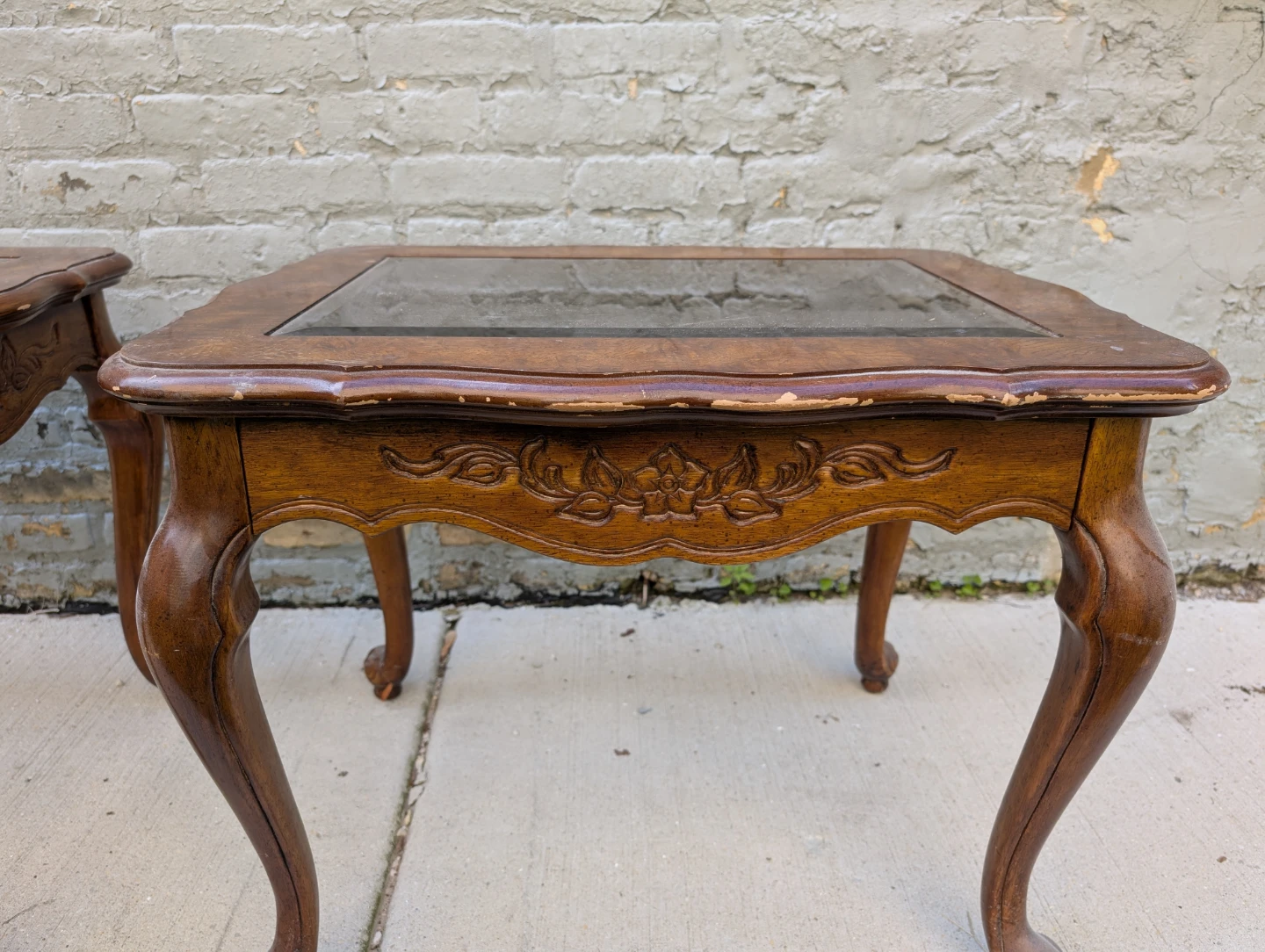 2 VTG Side Tables with Floral Design - photo 3