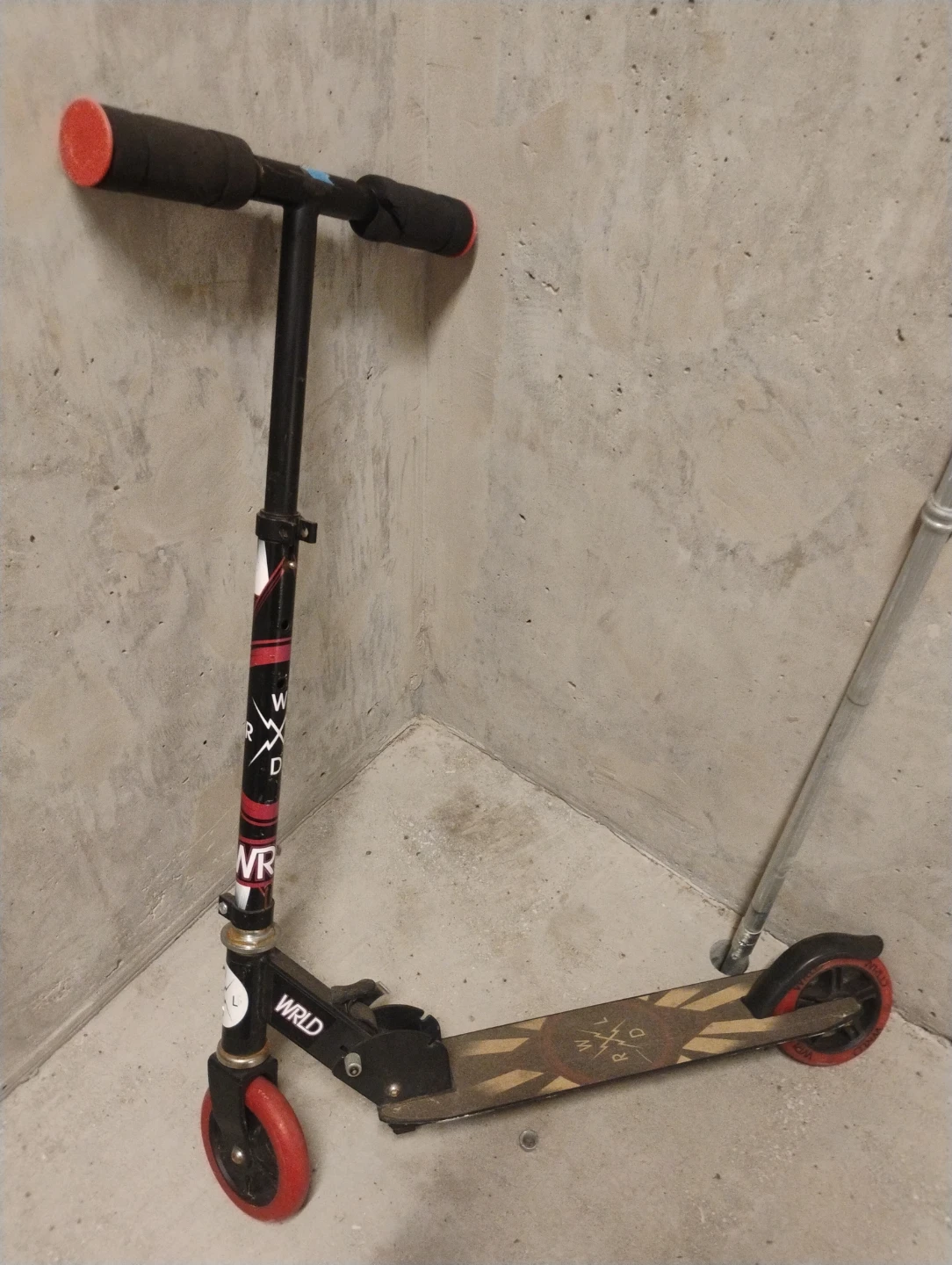 WRLD Scooter