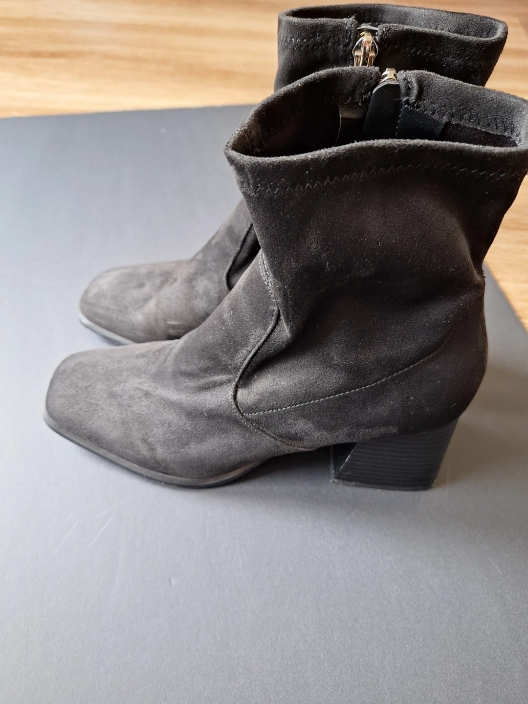Women's Dark Gray Suede Ankle Boots Size 7 - photo 2