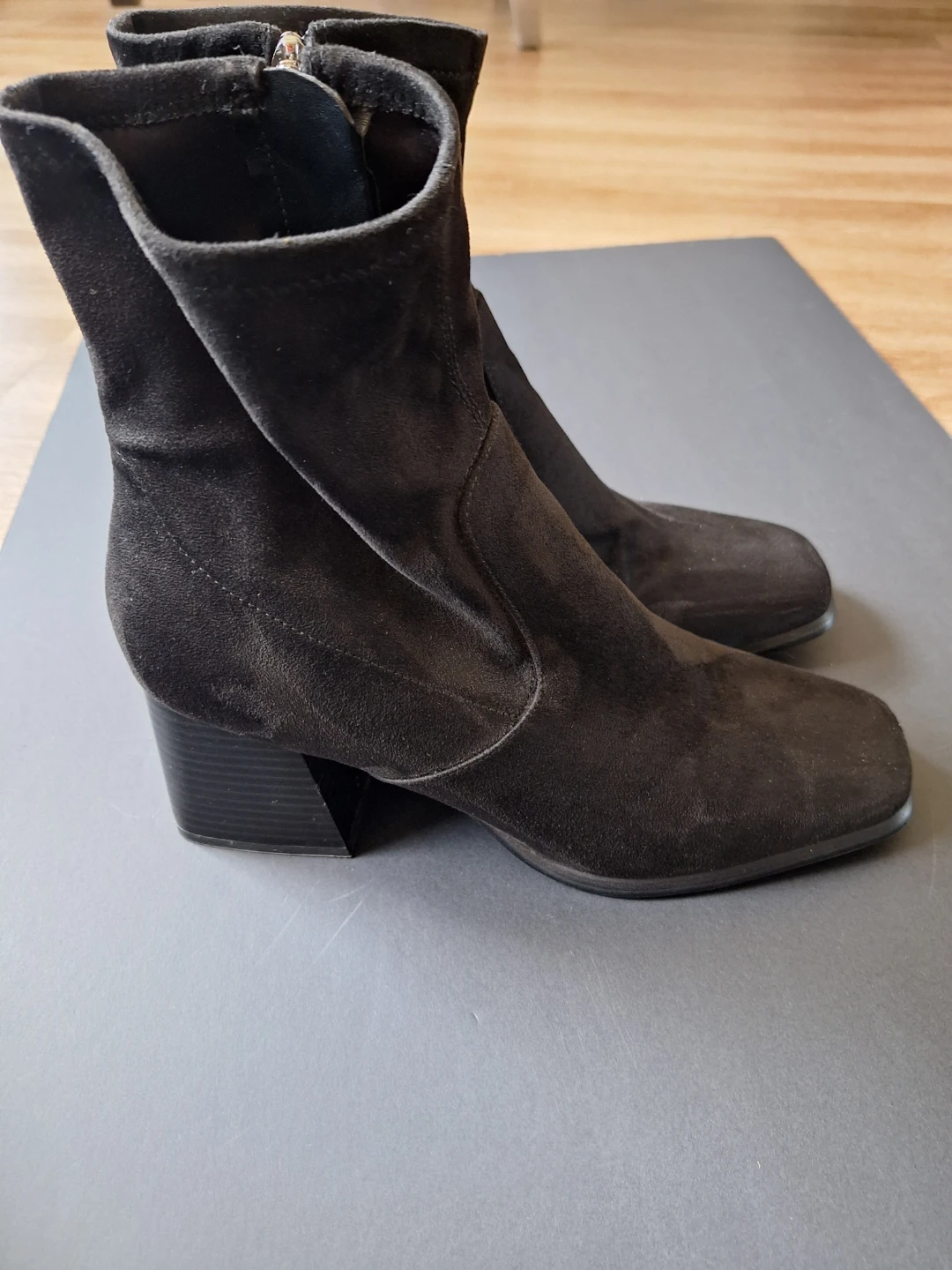 Women's Dark Gray Suede Ankle Boots Size 7 - photo 3
