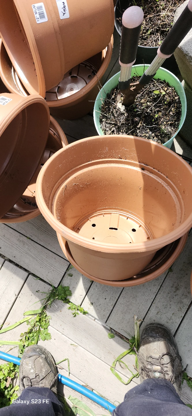 Terracotta Plastic Plant Pots. $4 EACH ONE - photo 3