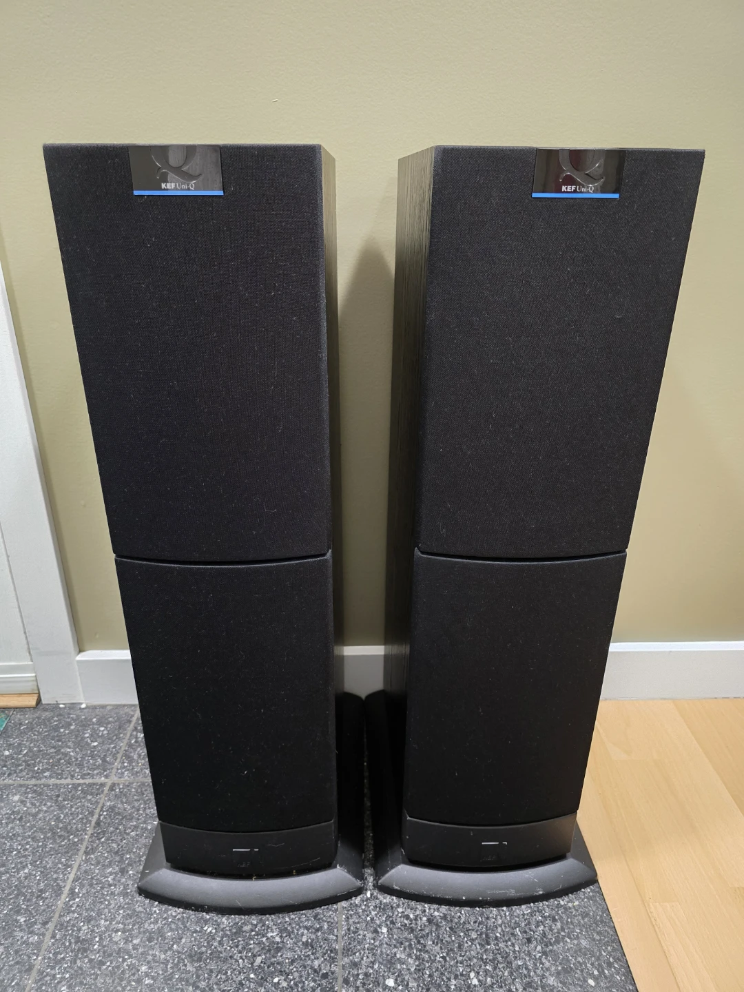 KEF Q30 Floorstanding Speakers