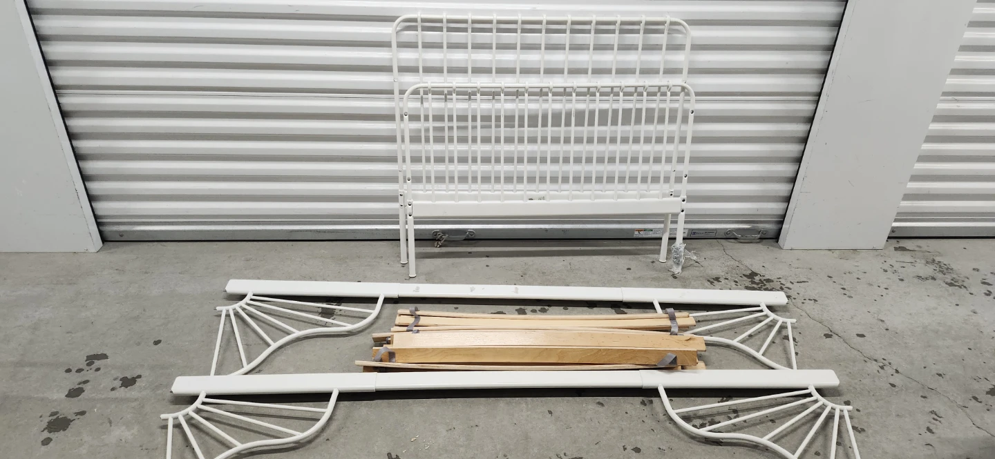 Ikea single size expendable bed frame with slats - photo 2