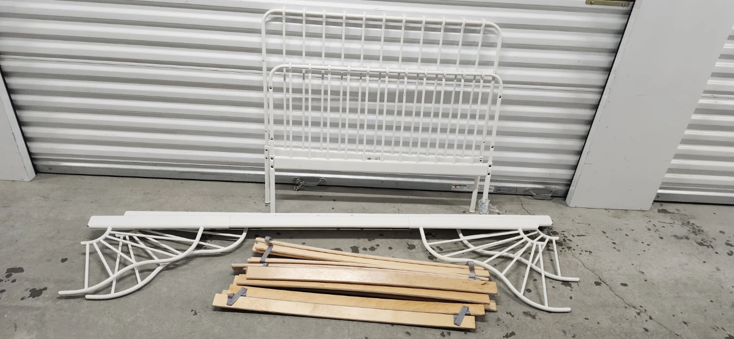 Ikea single size expendable bed frame with slats - photo 3