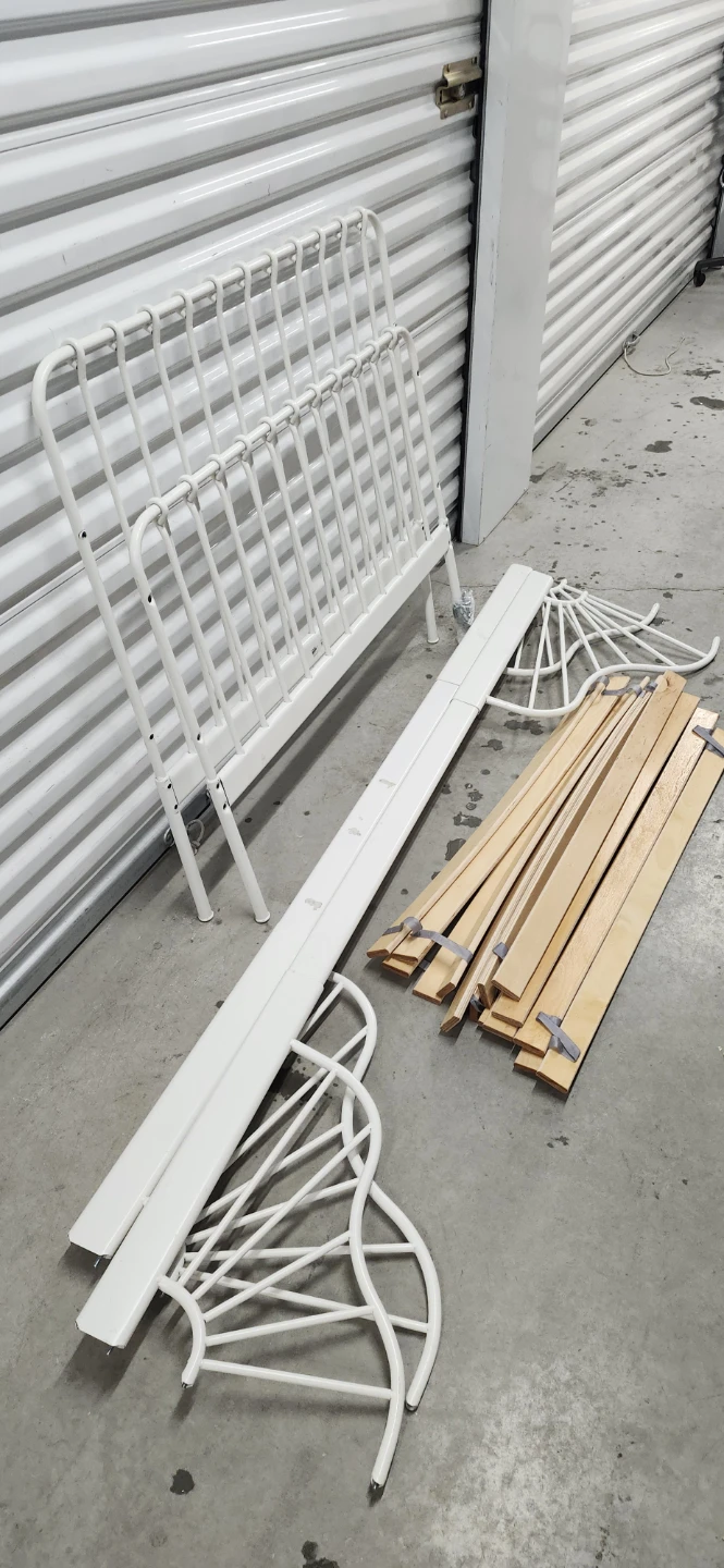 Ikea single size expendable bed frame with slats - photo 4
