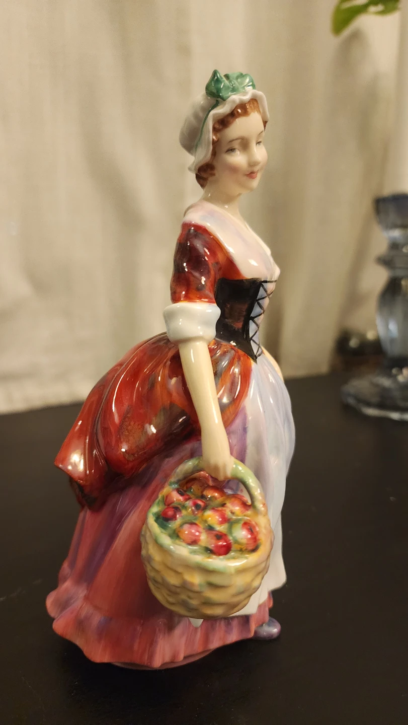 Royal Doulton Figurine Vintage Collectible Lady - photo 2