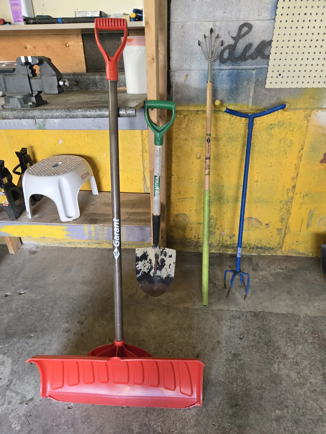 Garant Snow Pusher & Garden Tools