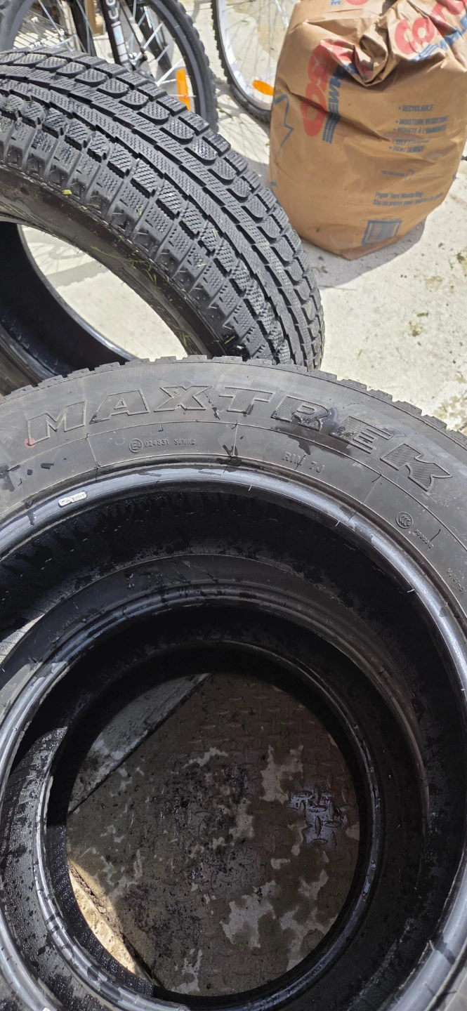 235/65R17 MAXTREK M7 Winter Tires