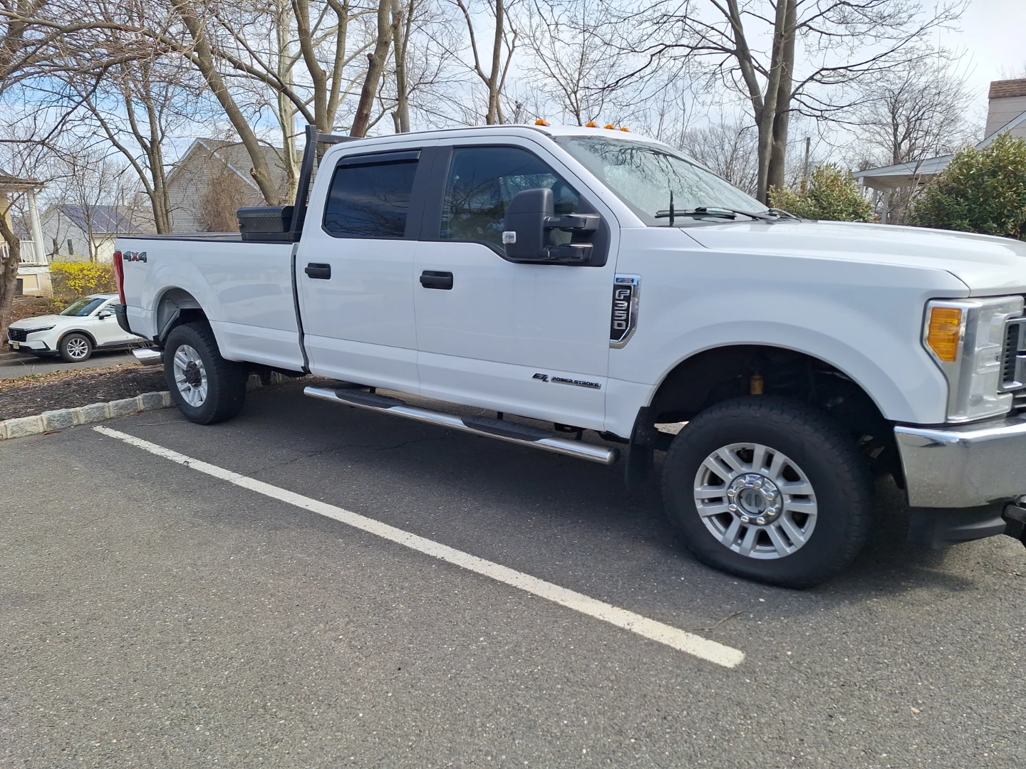 White Ford F-350 Super Duty Crew Cab Pickup Truck - photo 3