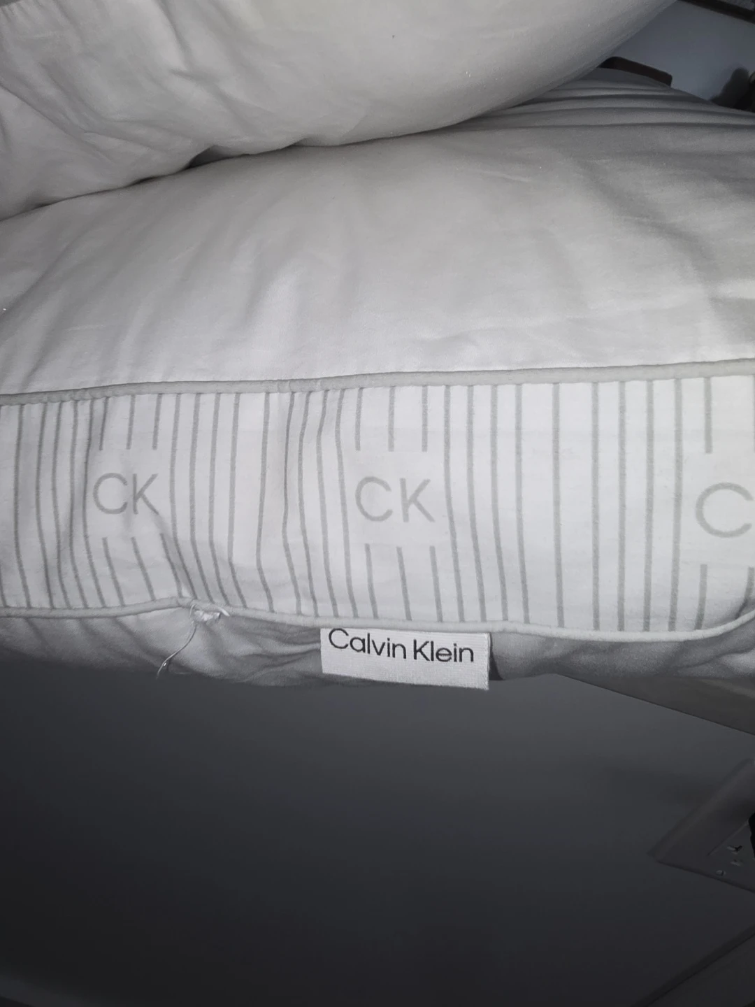 Calvin Klein Pillows (2) KING SIZE LUXURY FEATHER/DOWN PILLOWS - photo 2