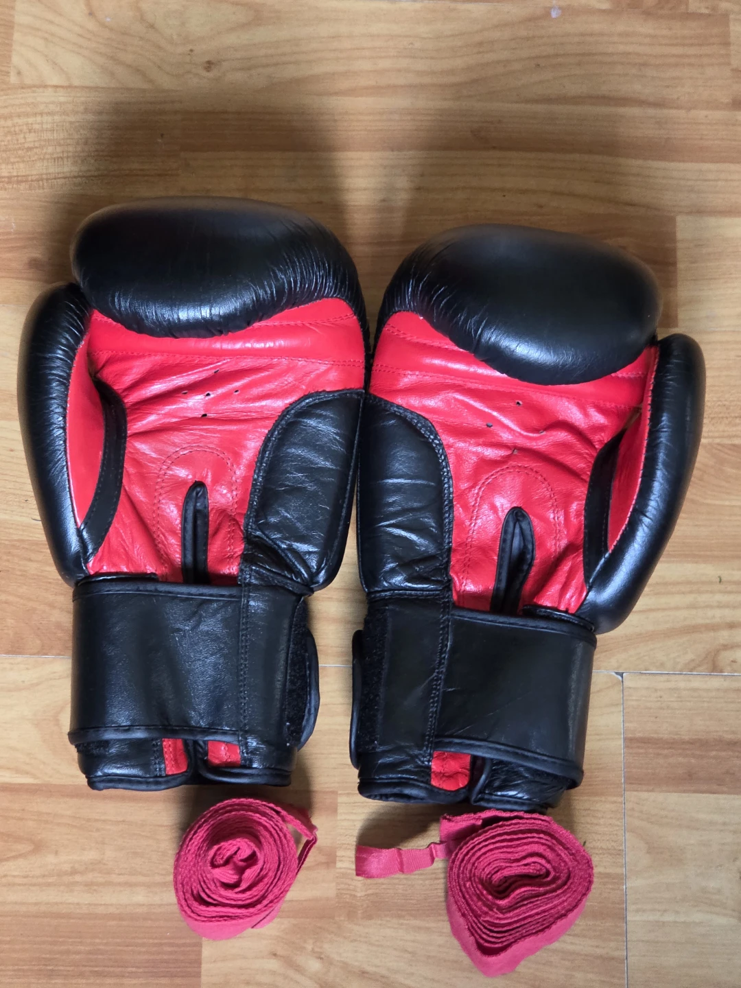 Used IBF 16oz Boxing Gloves + Everlast Hand Wraps - photo 2