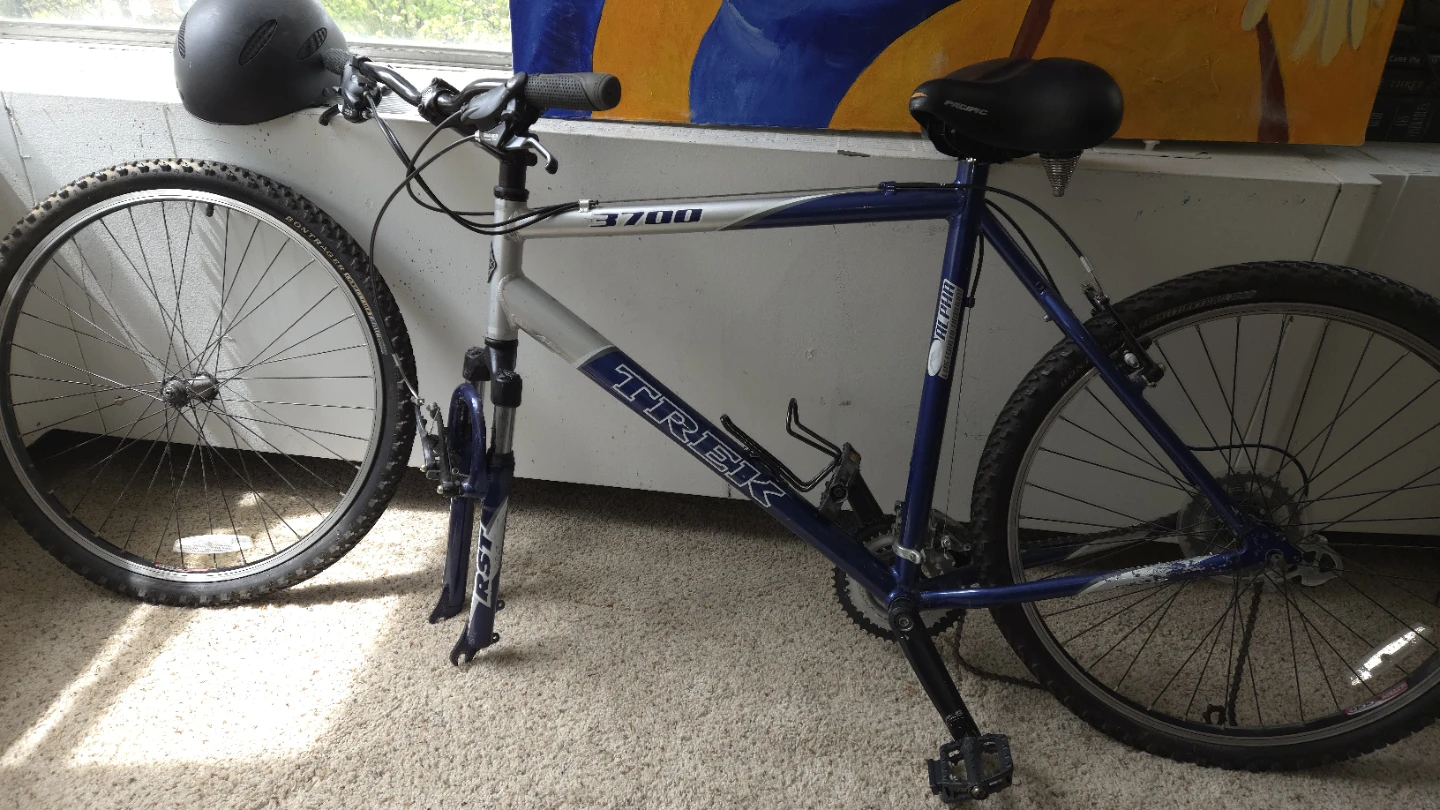 Trek 3700 Mountain Bike for parts - photo 2