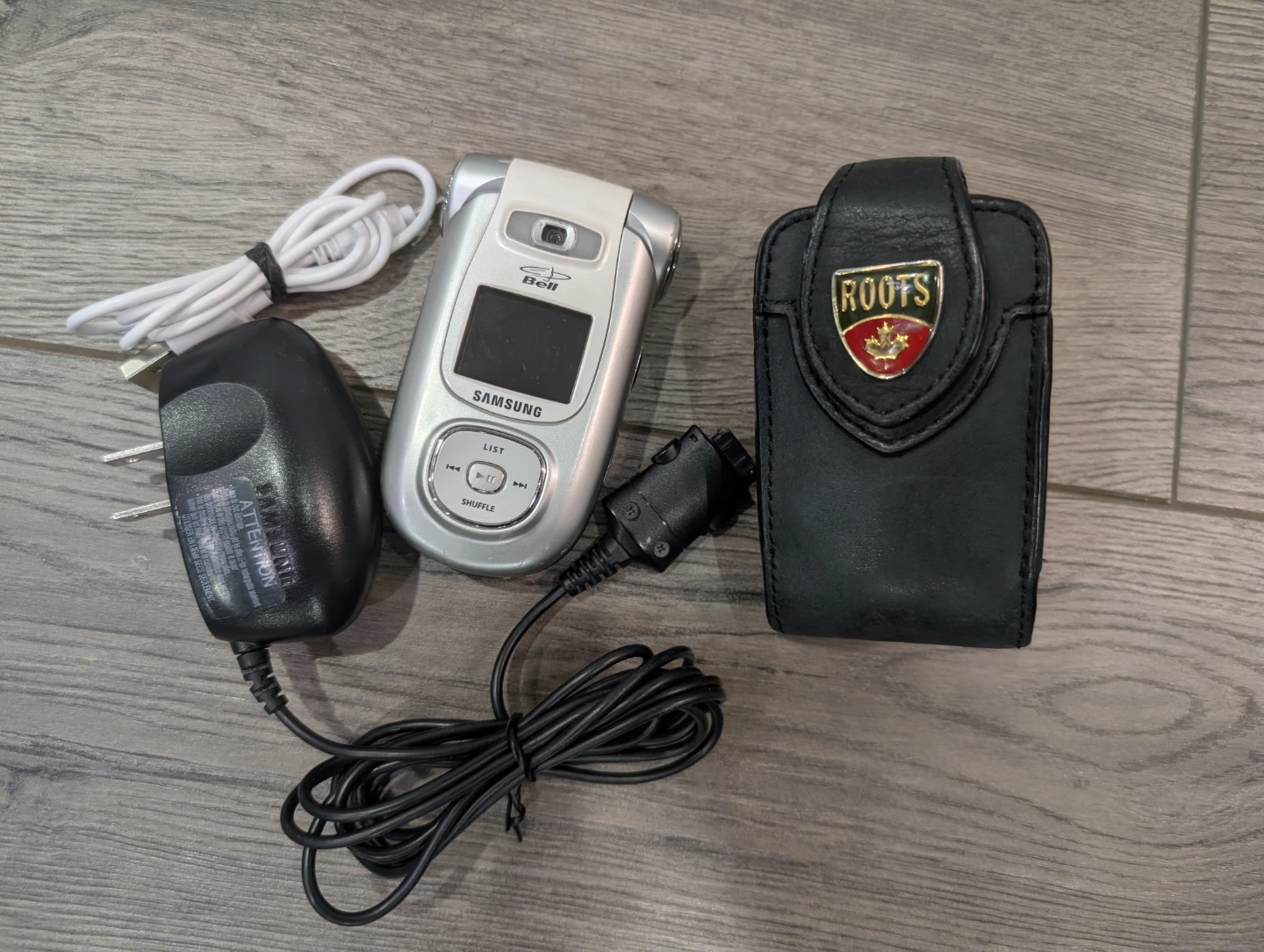 VGUC - Vintage Retro Classic Bell Samsung Flip Phone