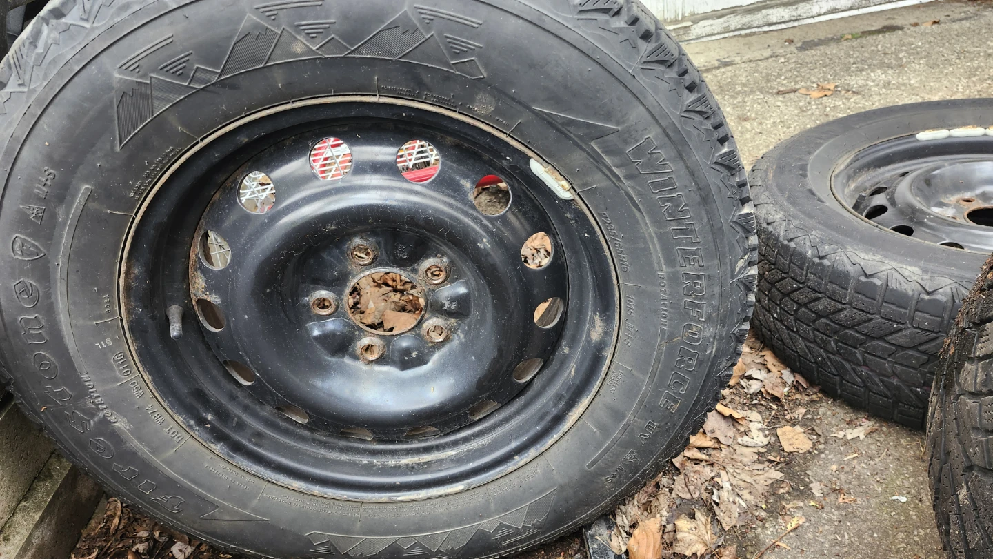 Set of 4 winter tires 235/65r16 on steel rims. - photo 2