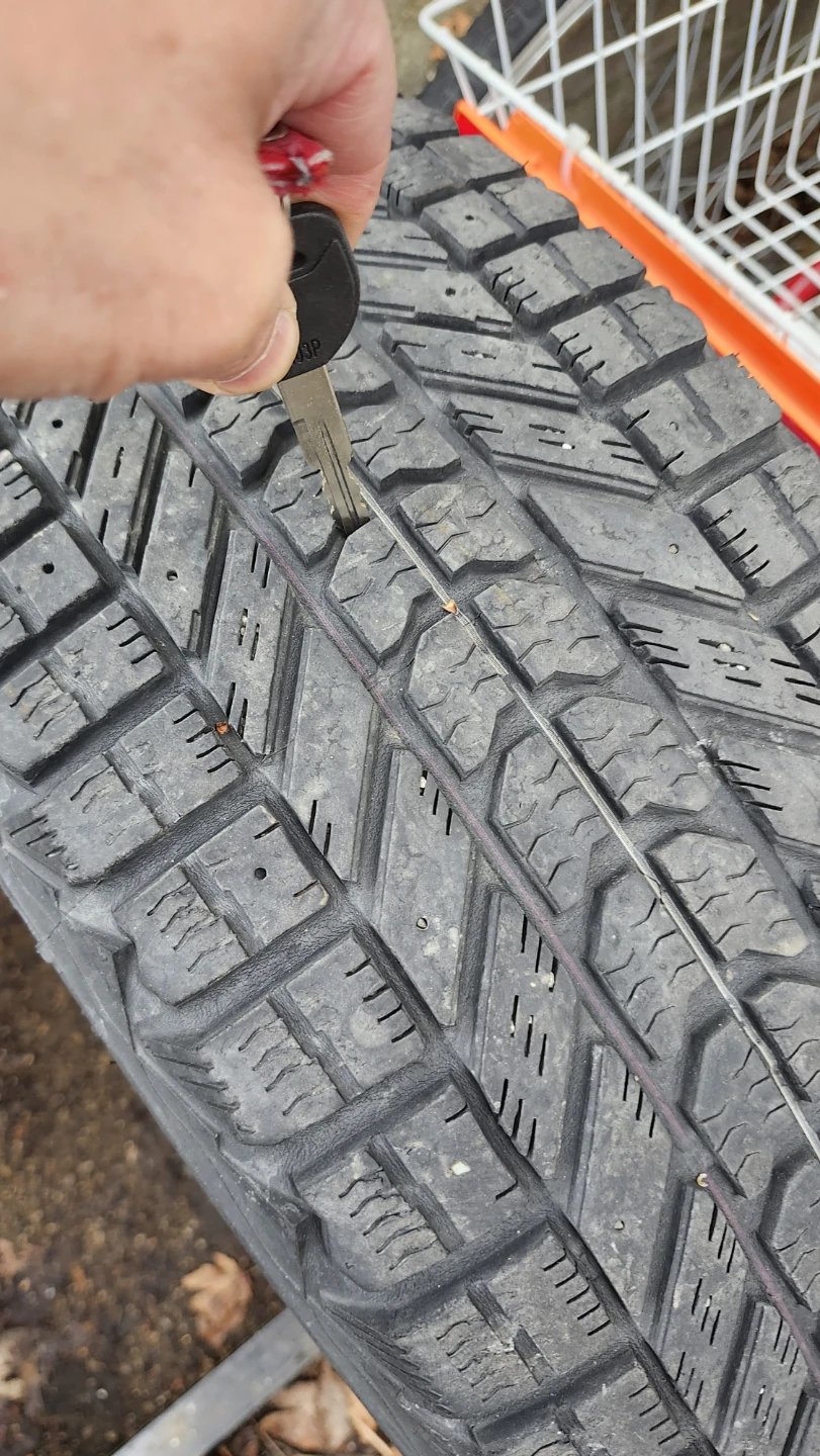 Set of 4 winter tires 235/65r16 on steel rims. - photo 3