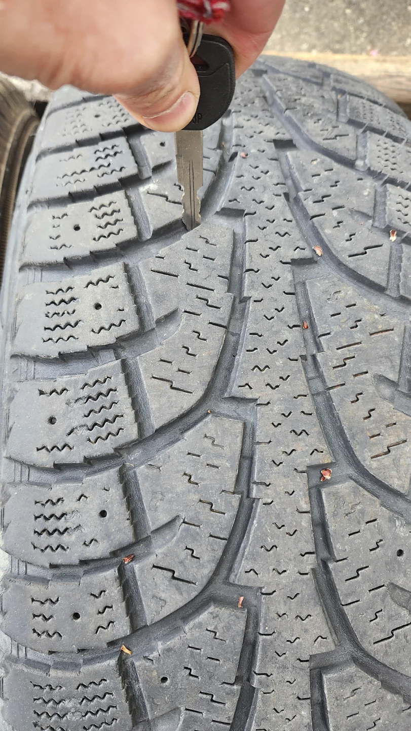 Set of 4 winter tires 235/65r16 on steel rims. - photo 4