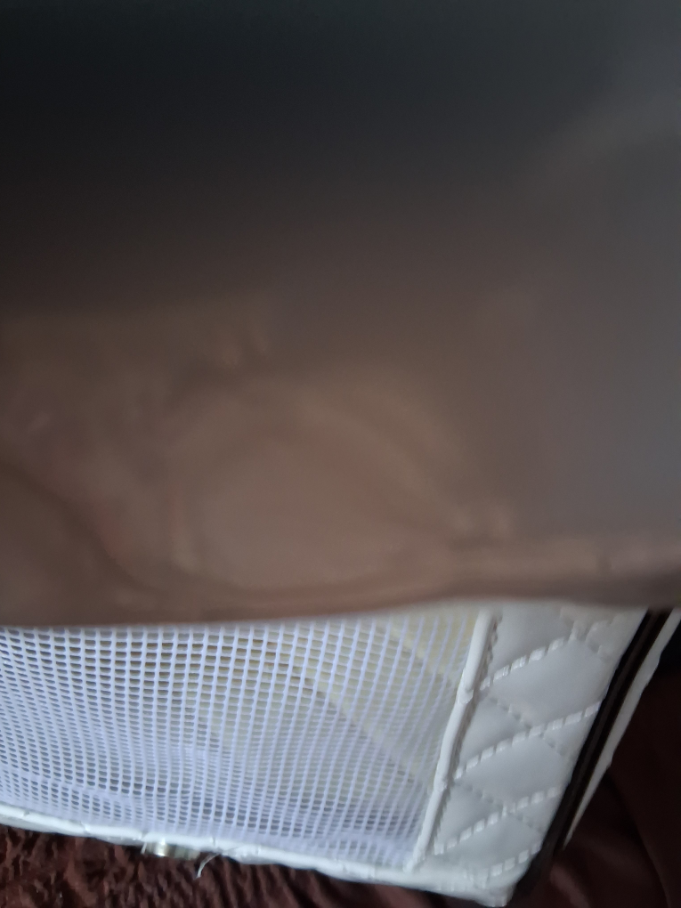 White Quilted Pet Carrier Bag with Mesh Ventilation - photo 3