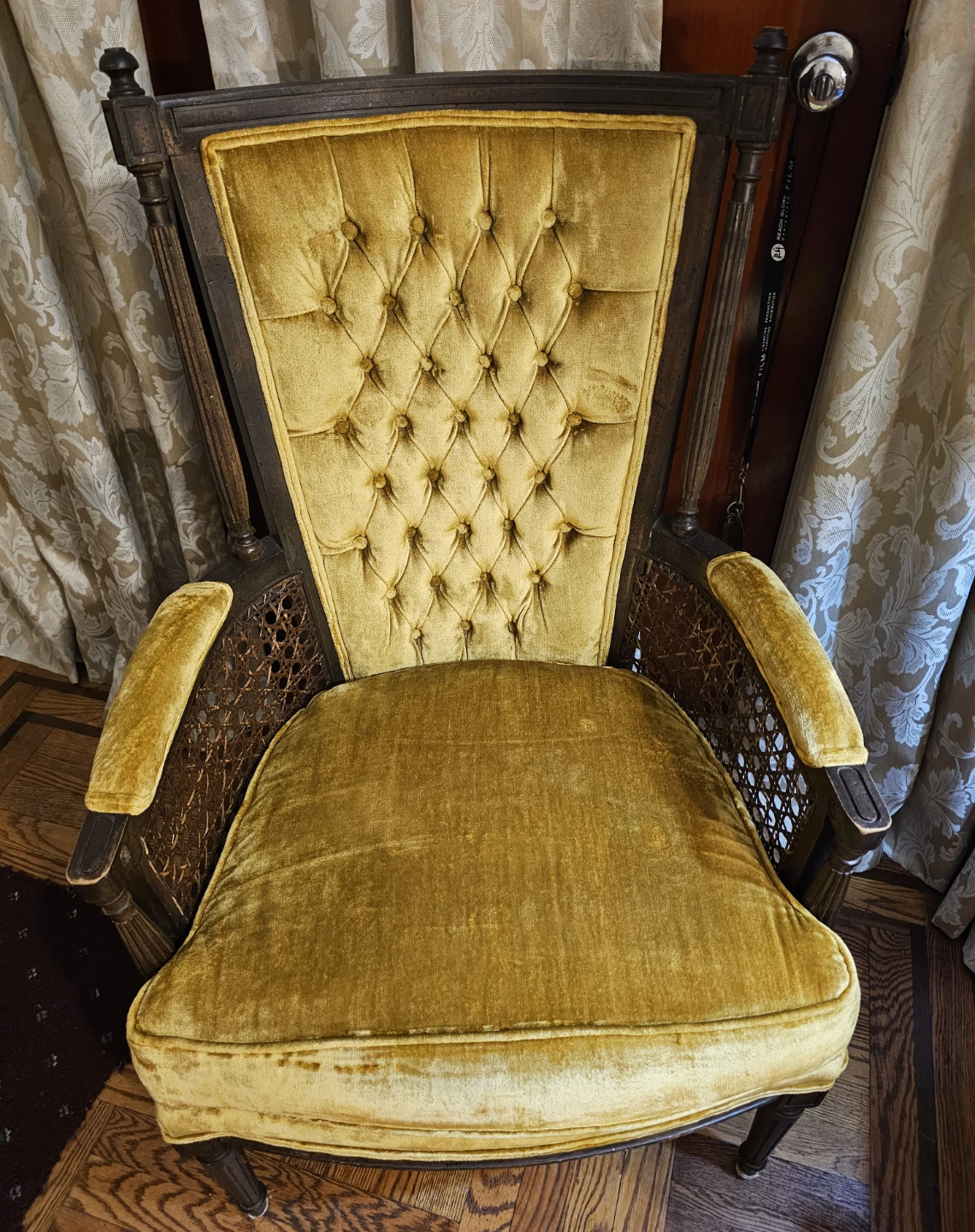 Pair of vintage living room velour armchairs - photo 2