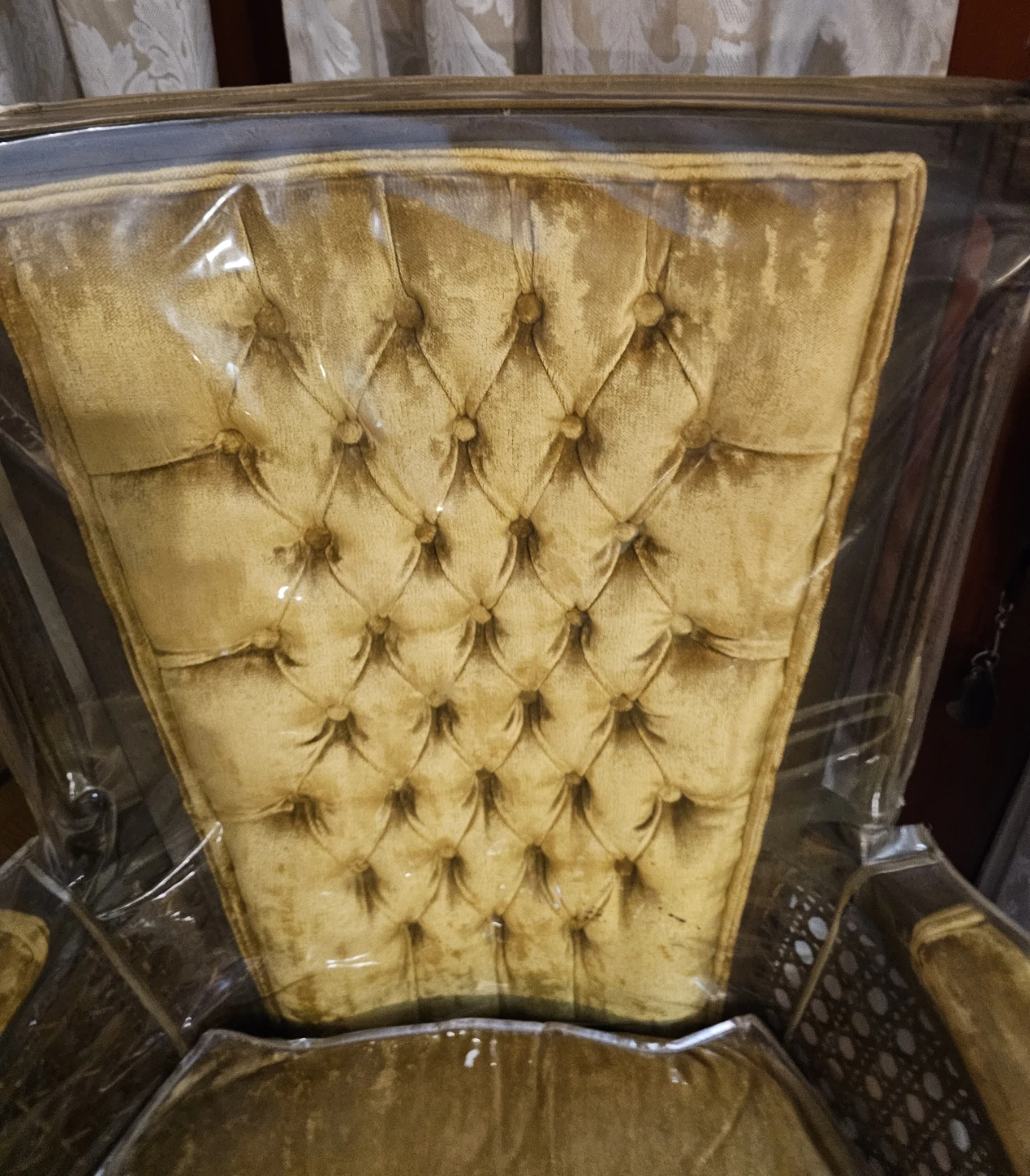 Pair of vintage living room velour armchairs - photo 5
