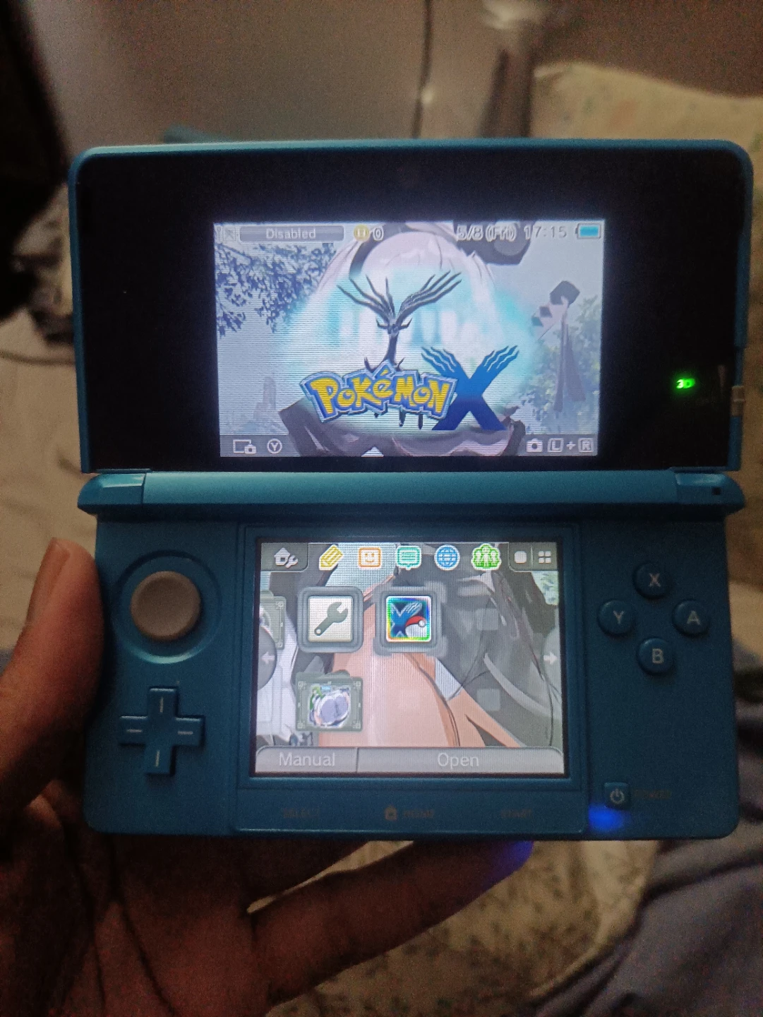 brand new modded 3ds blue with rubber grip and charger - photo 2