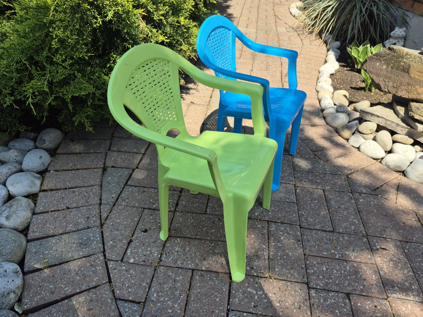 Pair of Plastic Children's Chairs - Green and Blue - photo 2