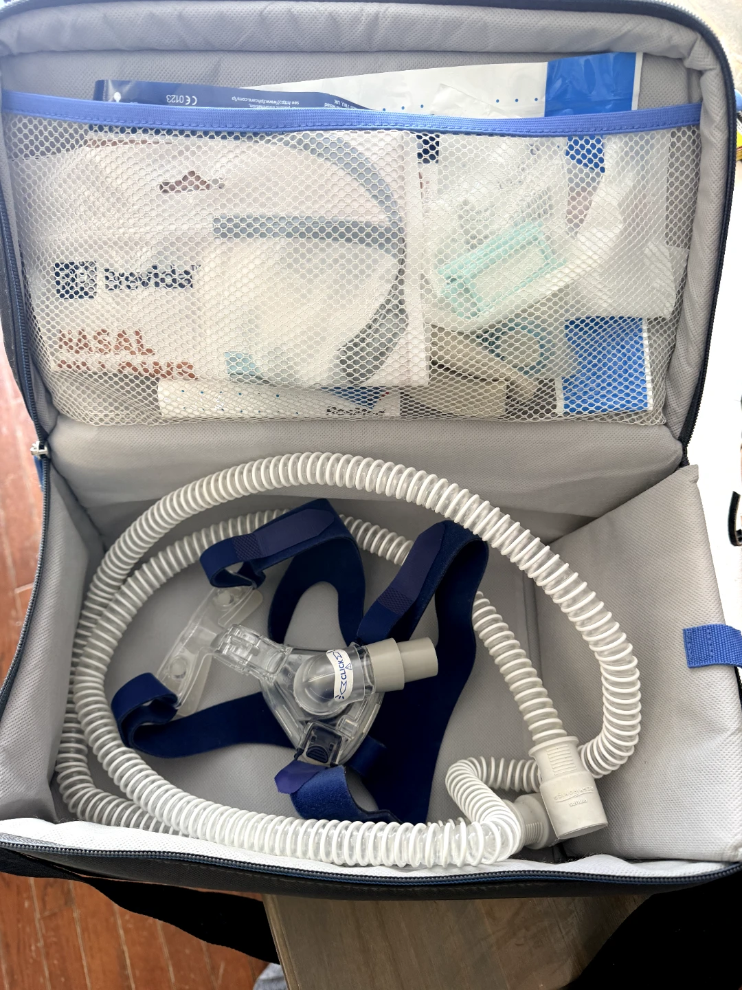 Philips Respironics DreamStation CPAP Machine with Mask and Bag - photo 2
