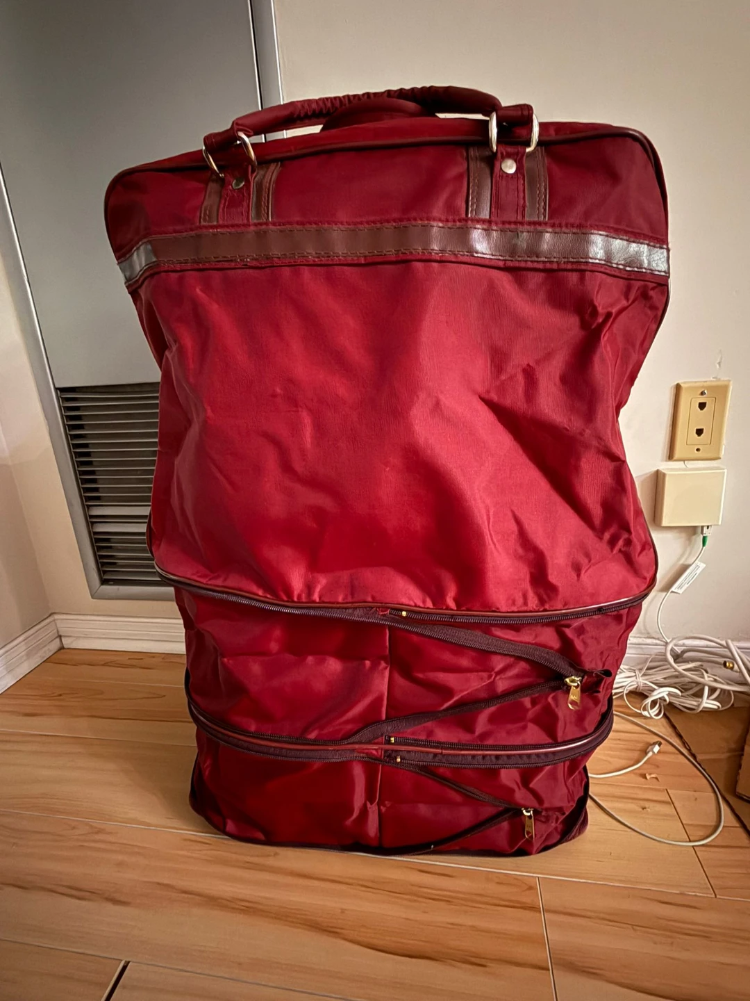 Red Expandable Tote Bag with Wheels - photo 3