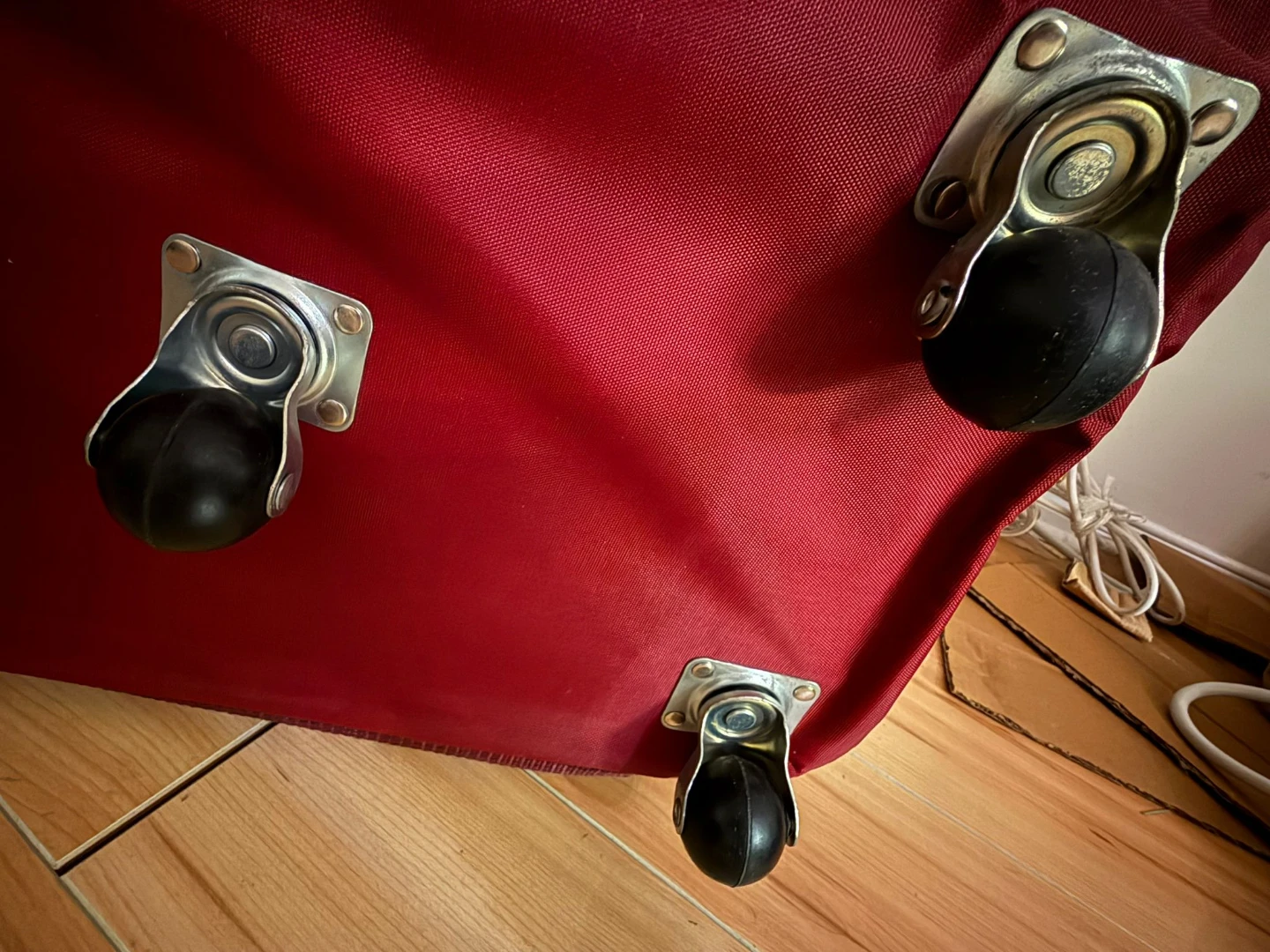 Red Expandable Tote Bag with Wheels - photo 5