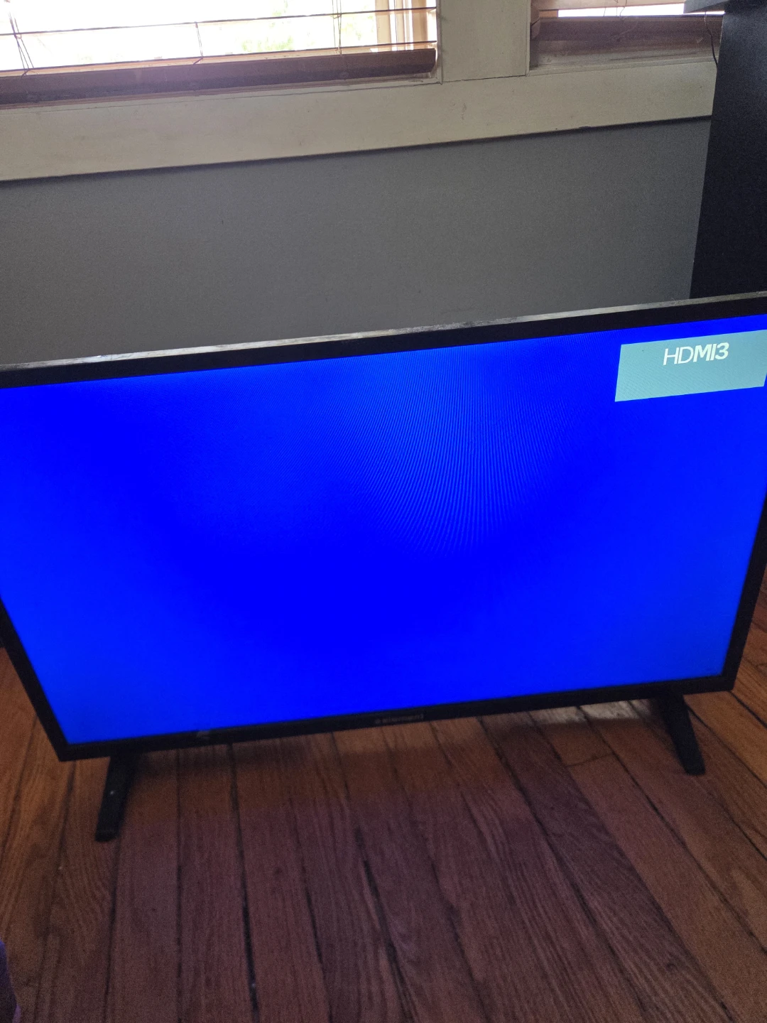 Element 32" HD Smart TV - photo 3
