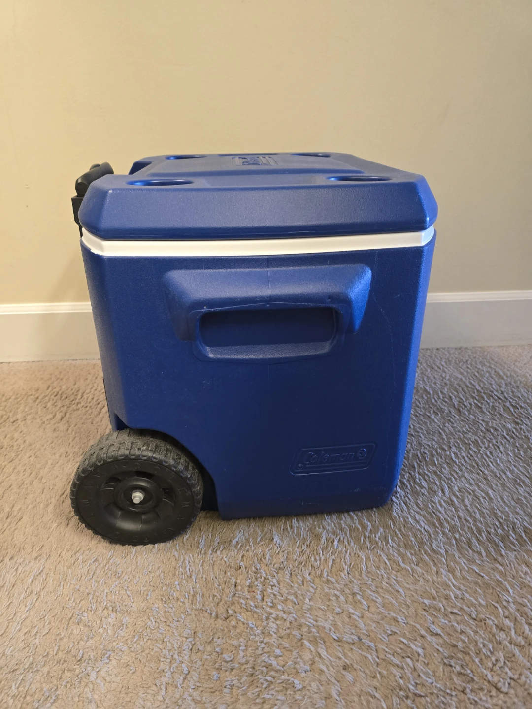 BLUE COLEMAN 50 QT/47.3L WHEELED COOLER - photo 2