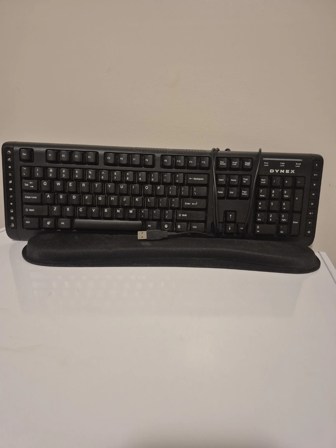 DYNEX USB Keyboard with Wrist Rest - photo 2