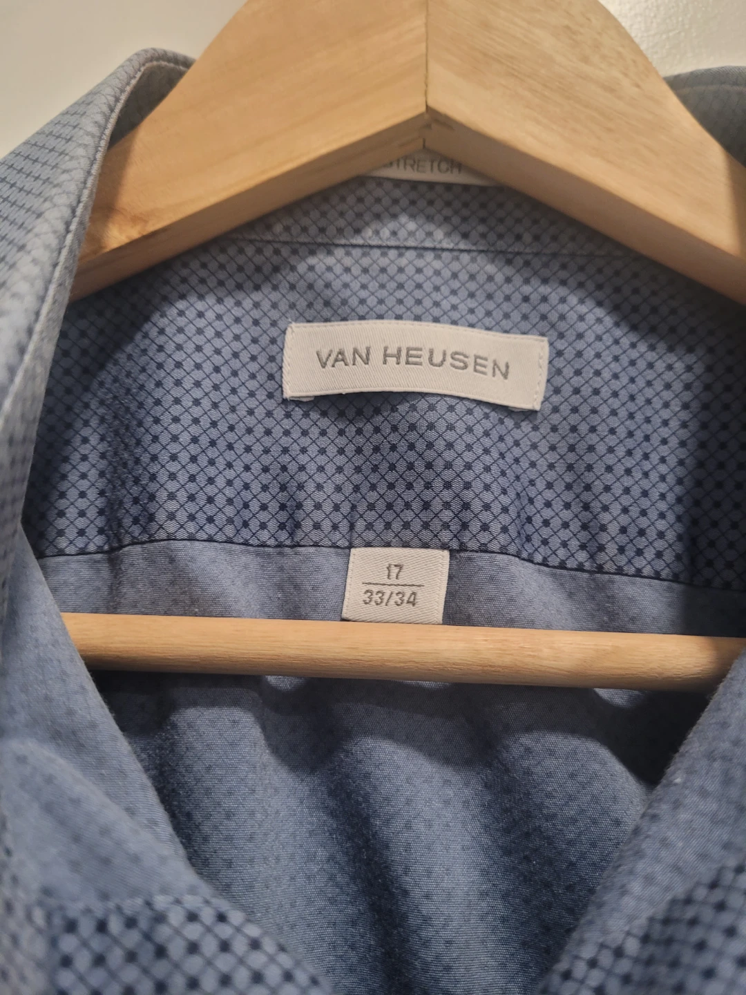 Size 17 (33/34) Men’s Van Heusen Fitted Dress Shirt - photo 2