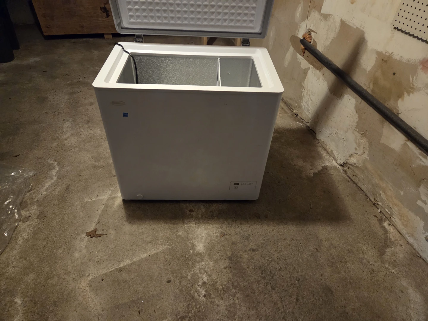White Chest Freezer - photo 2