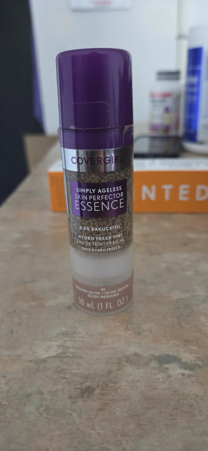 Covergirl Simply Ageless Skin Perfector Essence 45 Medium Olive