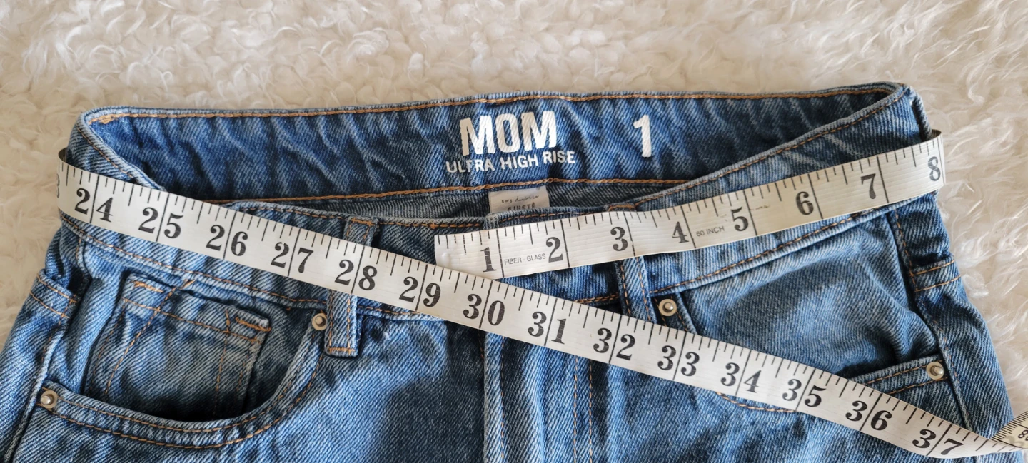 EUC Mom Jeans with Rips - photo 3