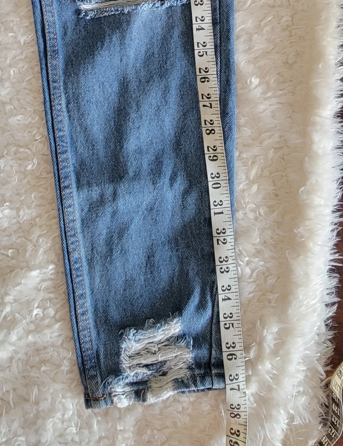 EUC Mom Jeans with Rips - photo 4