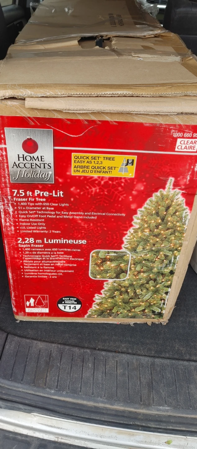 Home Accents Holiday 7.5 ft Pre-Lit Fraser Fir Tree