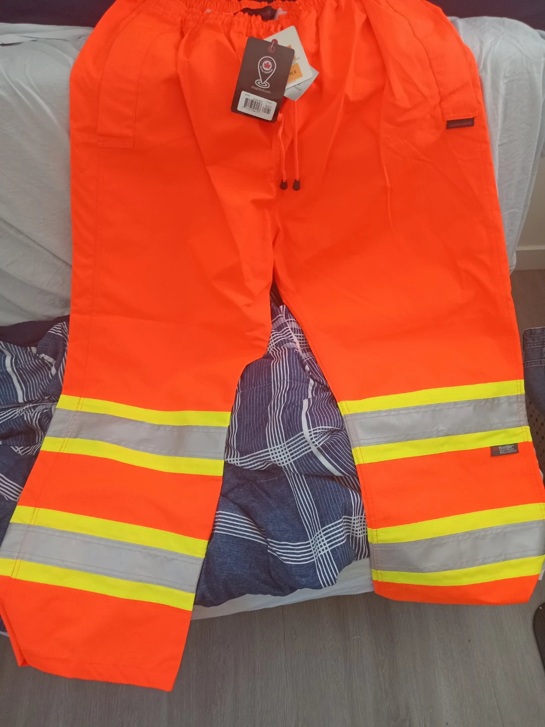 Brand new hi vis rain paints never worn still has tags on