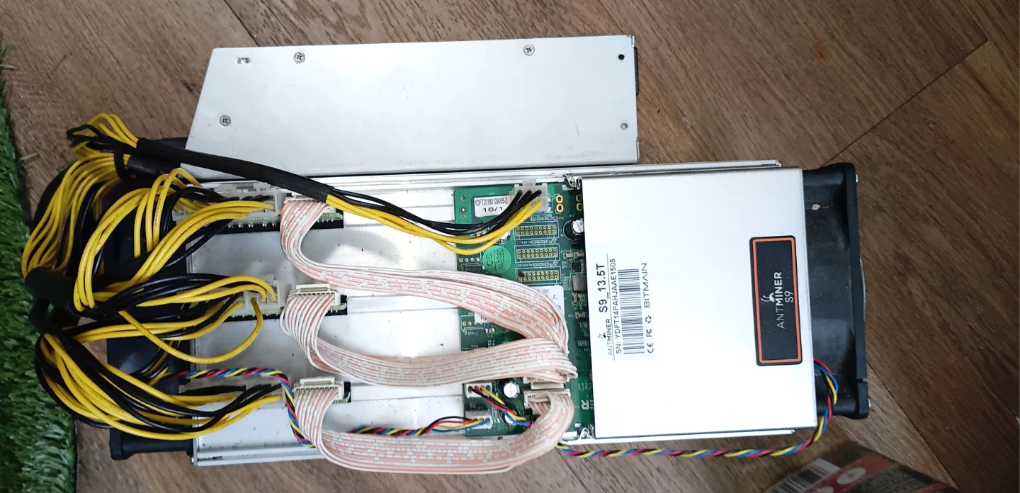 Bitmain Antminer S9-13.5T Bitcoin Miner - photo 2