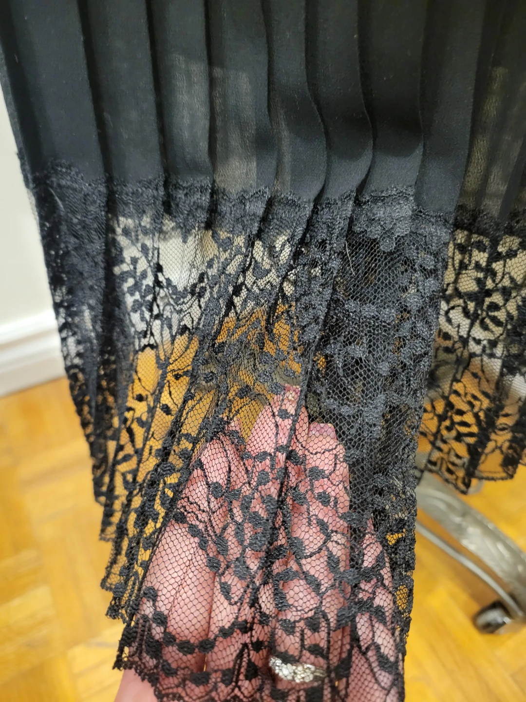 Club Monaco Black Pleated Lace Trim Skirt - Size 2 - photo 2