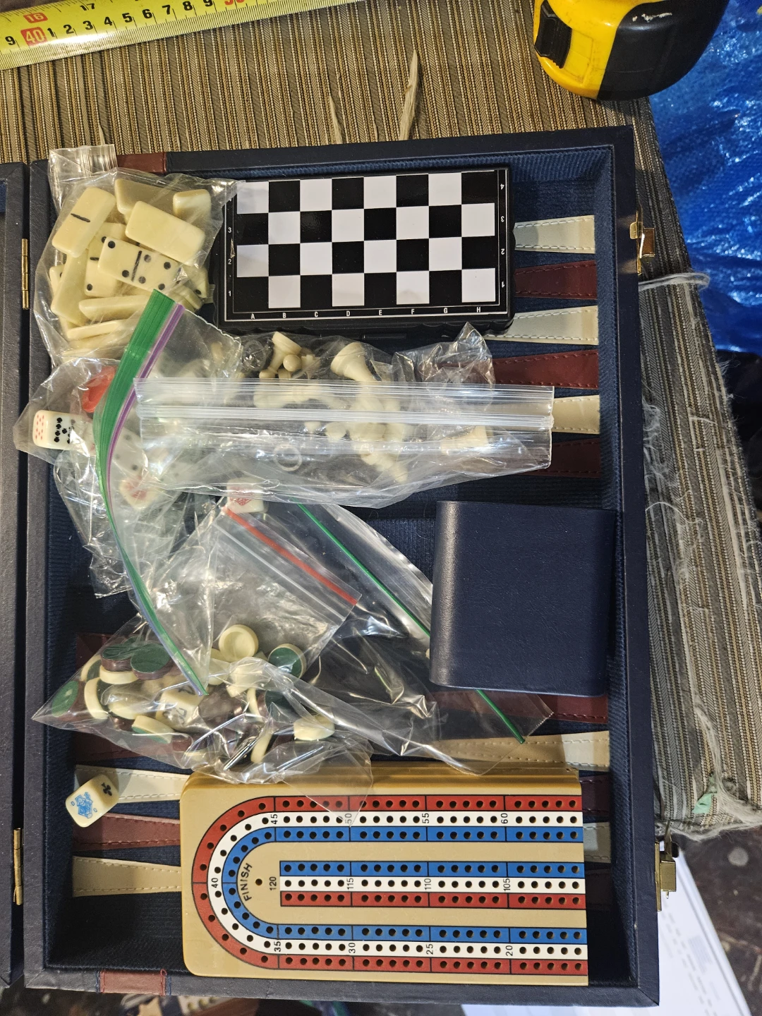 3-in-1 Game Set: Chess, Cribbage & Dominoes - photo 5
