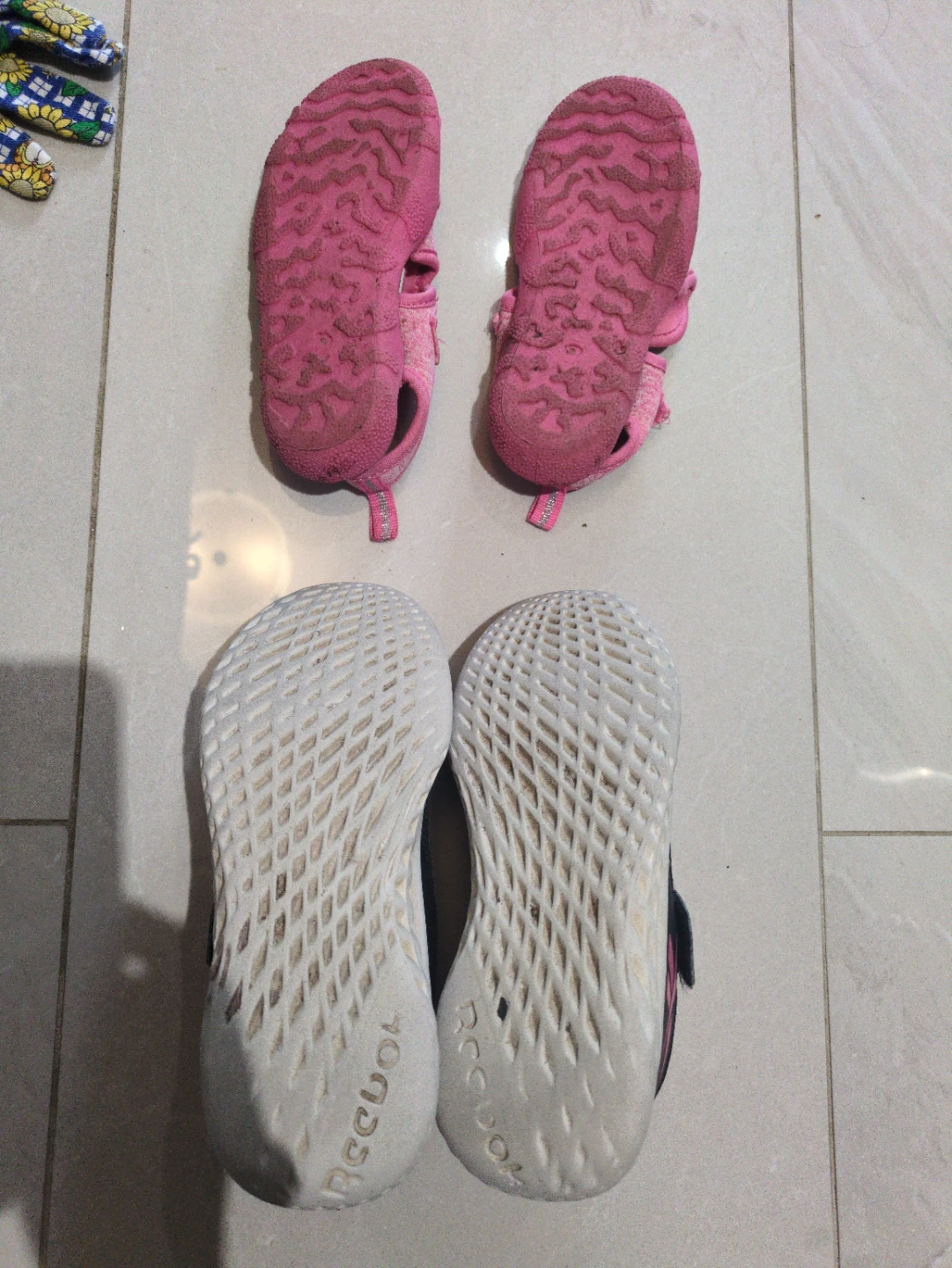 Girls' Shoes Bundle: Pink Sandals & Reebok Sneakers size 12 - photo 4